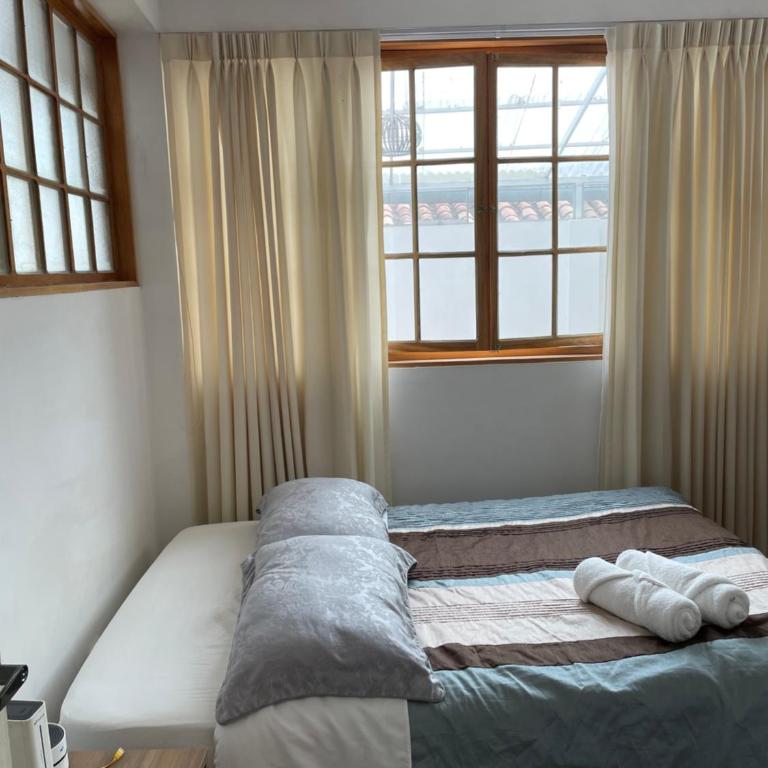 Exquisite 3BR Stay, Heart of Plaza de Armas - Three-Bedroom Apartment - 1