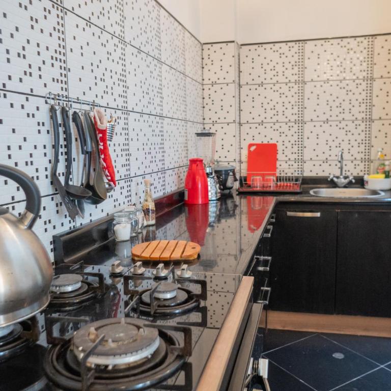 Exquisite 3BR Stay, Heart of Plaza de Armas - Three-Bedroom Apartment - 8