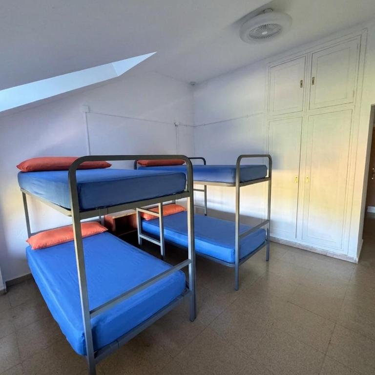 Residencia Albergue Jaca - Chambre Familiale Adaptée aux Personnes à Mobilité Réduite - 1