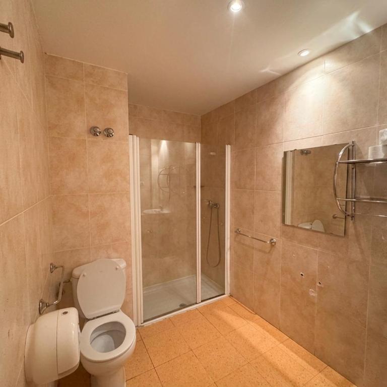 Residencia Albergue Jaca - Chambre Familiale Adaptée aux Personnes à Mobilité Réduite - 6