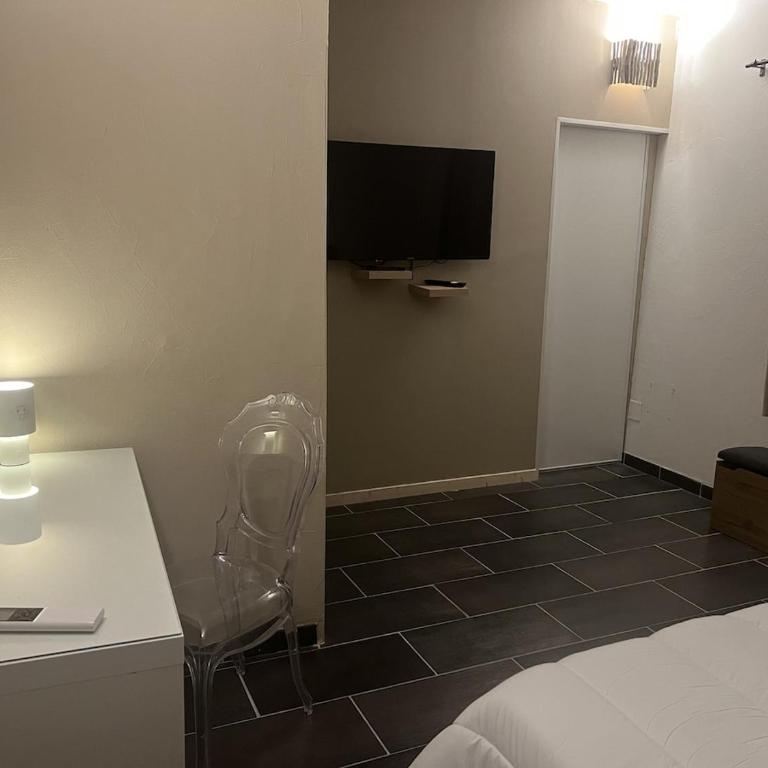 Appartement paisible de 150 m2 en centre ville - Appartement 2 Chambres - 14