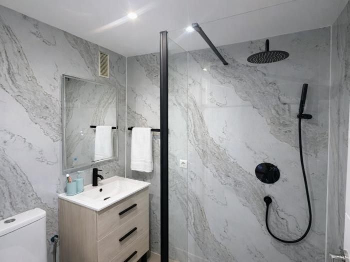 Apartamento con piscina y parking cerca del mar - Two-Bedroom Apartment - 22