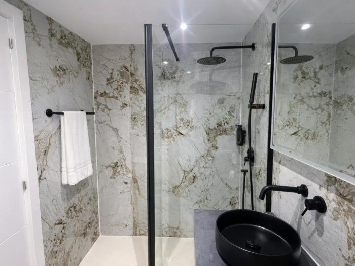 Apartamento con piscina y parking cerca del mar - Two-Bedroom Apartment - 23