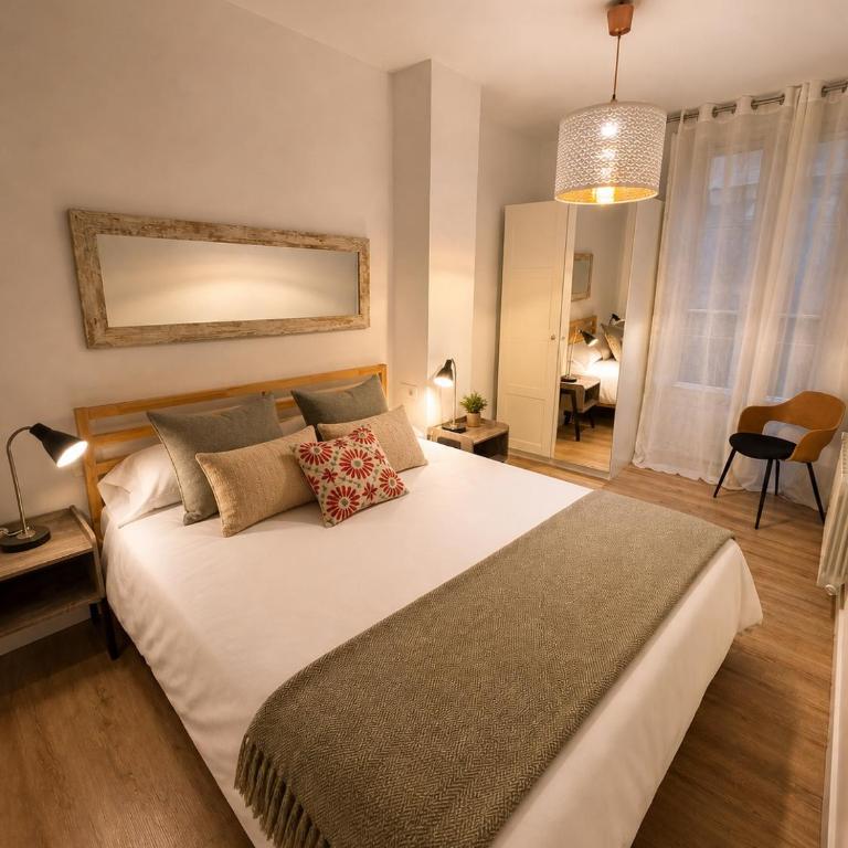 21CaLQuEROL Boutique Select - Three-Bedroom Apartment - 9