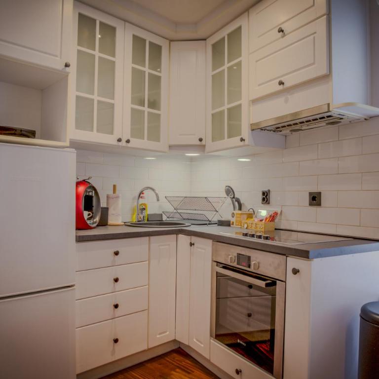 Charming 2BDR Retreat - 3 min to the Cathedral - Apartment - 3