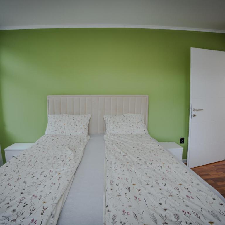 Charming 2BDR Retreat - 3 min to the Cathedral - Apartment - 5
