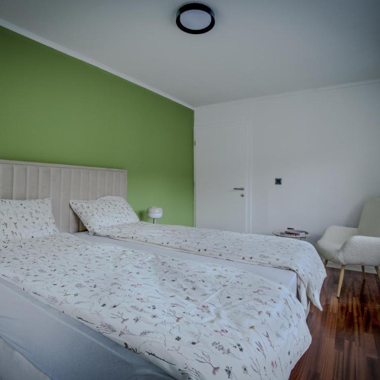 Charming 2BDR Retreat - 3 min to the Cathedral - Apartment - 6