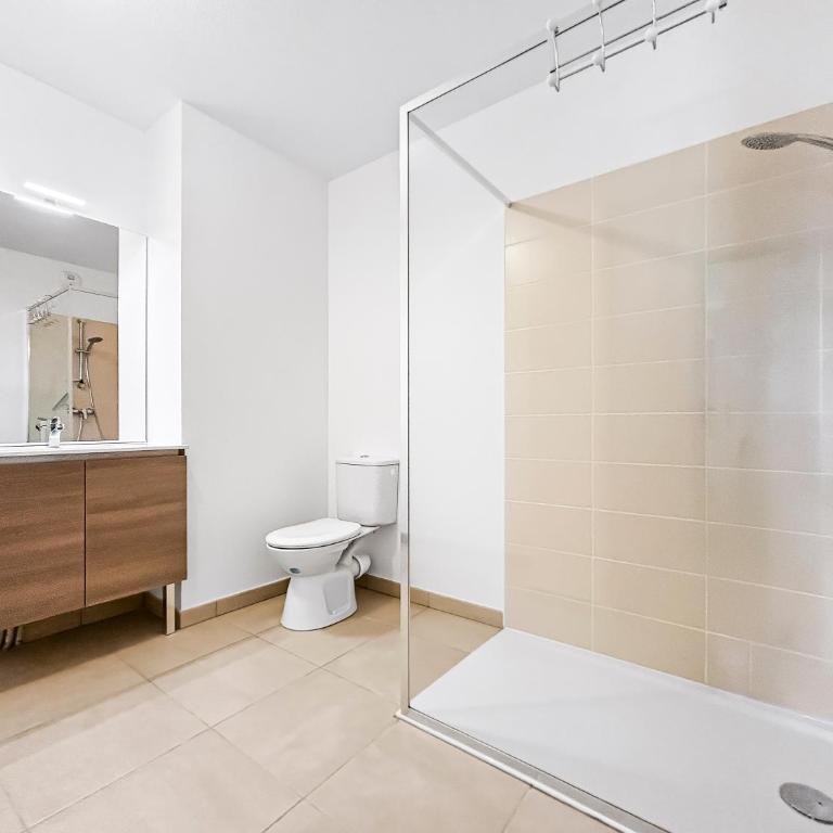 T2 moderne avec balcon et stationnement gratuit - One-Bedroom Apartment - 19