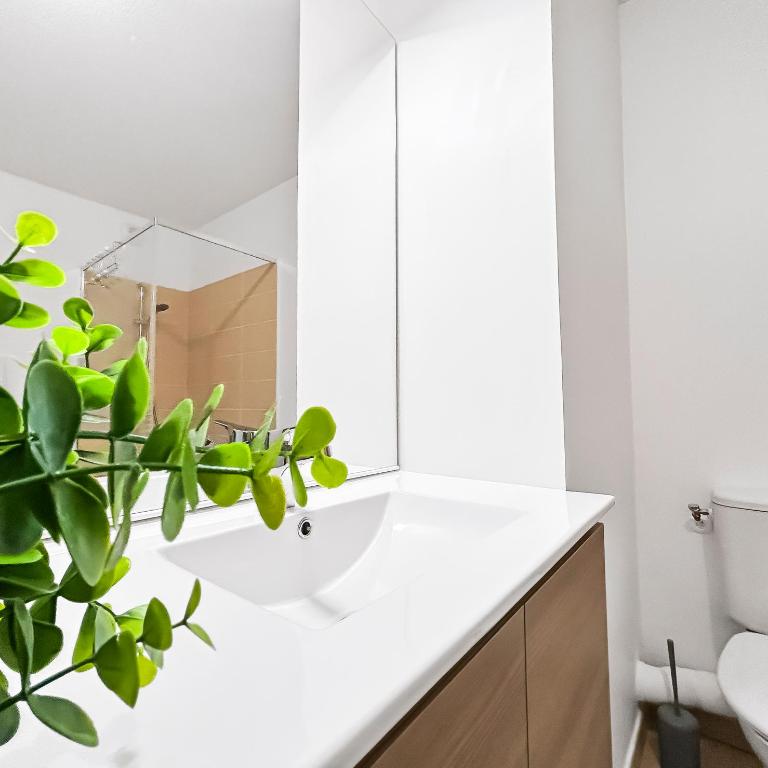T2 moderne avec balcon et stationnement gratuit - One-Bedroom Apartment - 20