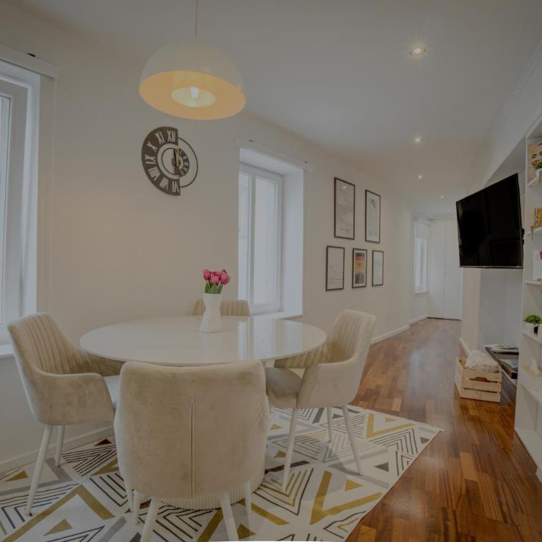 Charming 2BDR Retreat - 3 min to the Cathedral - Apartment - 8