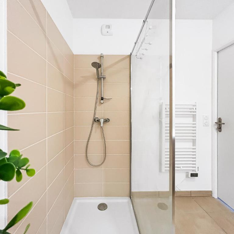 T2 moderne avec balcon et stationnement gratuit - One-Bedroom Apartment - 21