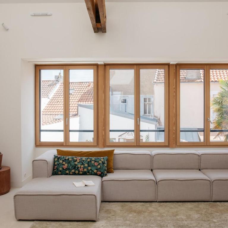 Spacious Family Home Walk to Beach Sleeps 10 - Villa - 8
