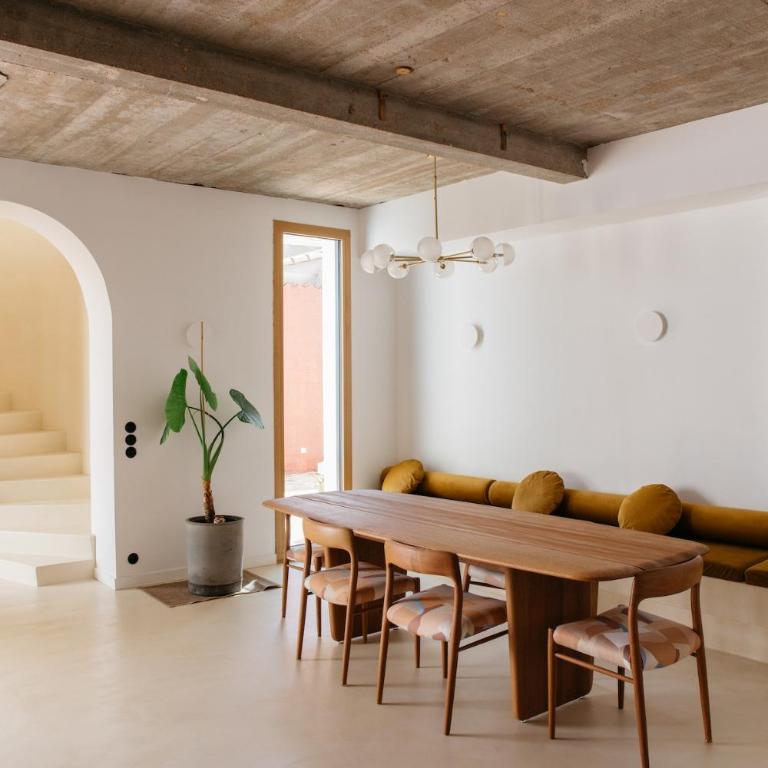 Spacious Family Home Walk to Beach Sleeps 10 - Villa - 9