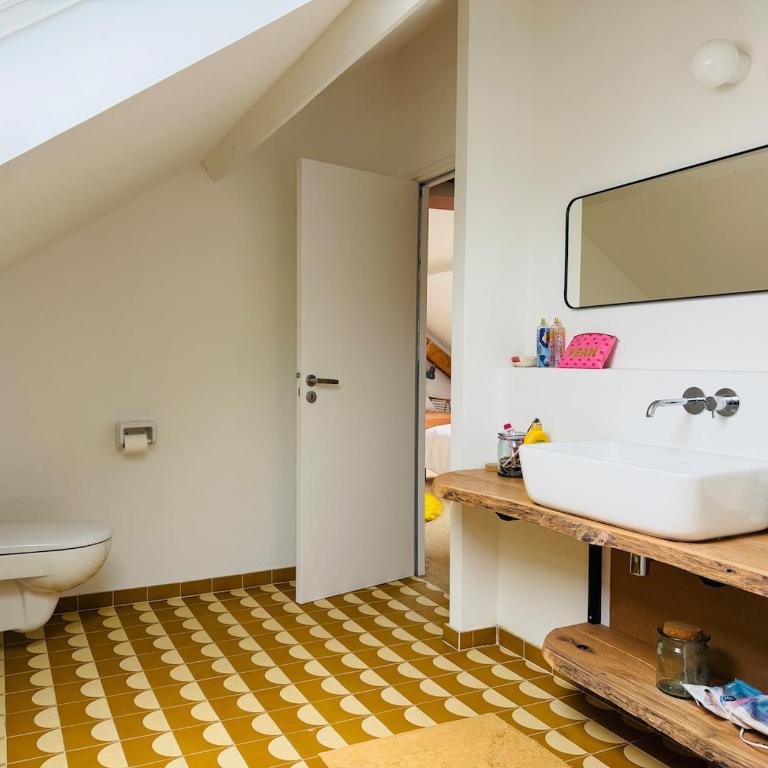 Spacious Family Home Walk to Beach Sleeps 10 - Villa - 15