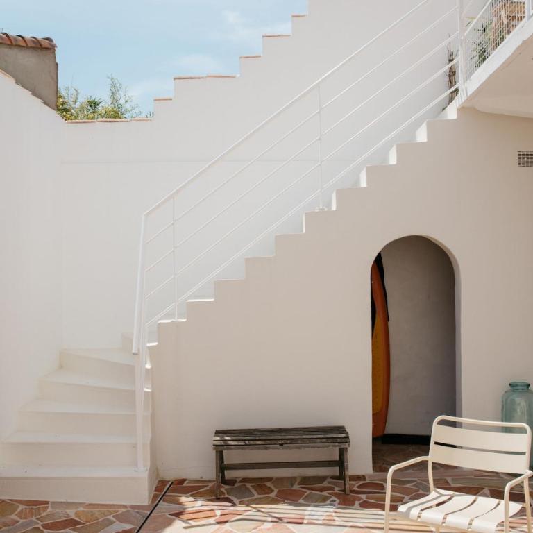 Spacious Family Home Walk to Beach Sleeps 10 - Villa - 18