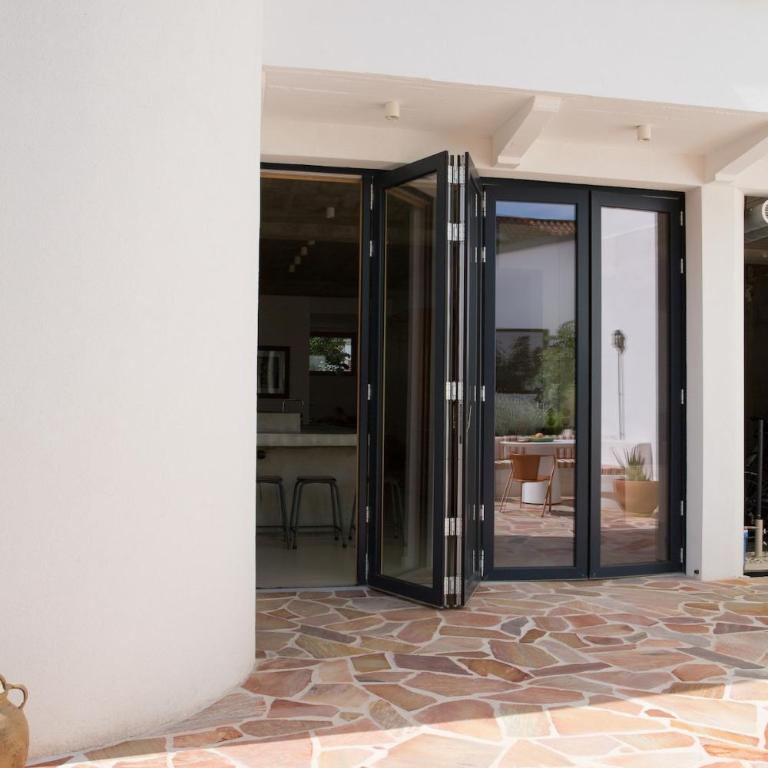 Spacious Family Home Walk to Beach Sleeps 10 - Villa - 29