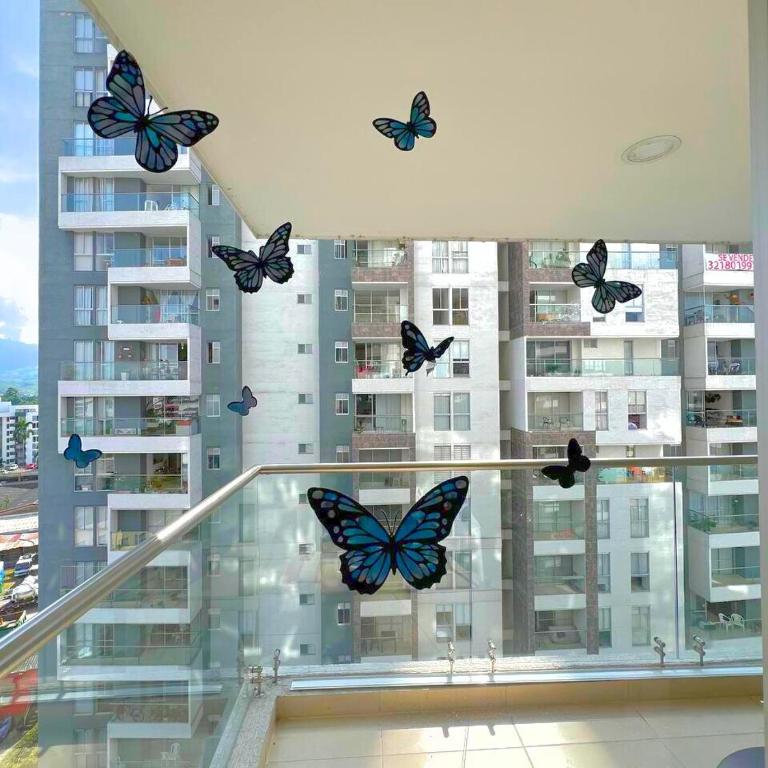 Hermoso Apt familiar con 2 parqueaderos - Three-Bedroom Apartment - 10