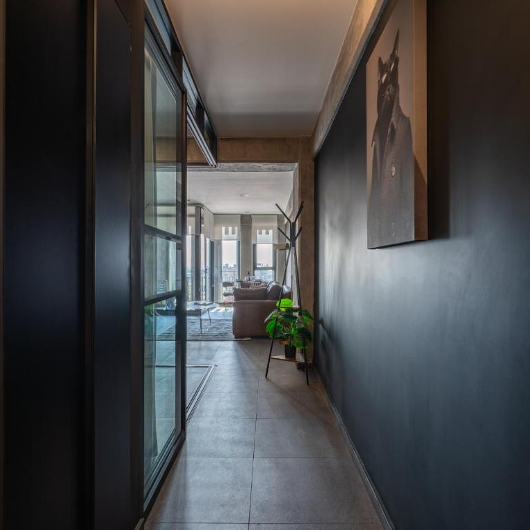 Private terrace overlooking the Monument to the Revolution - One-Bedroom Apartment - 11