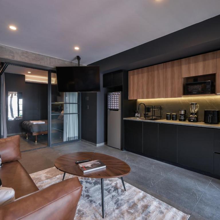 Private terrace overlooking the Monument to the Revolution - One-Bedroom Apartment - 3