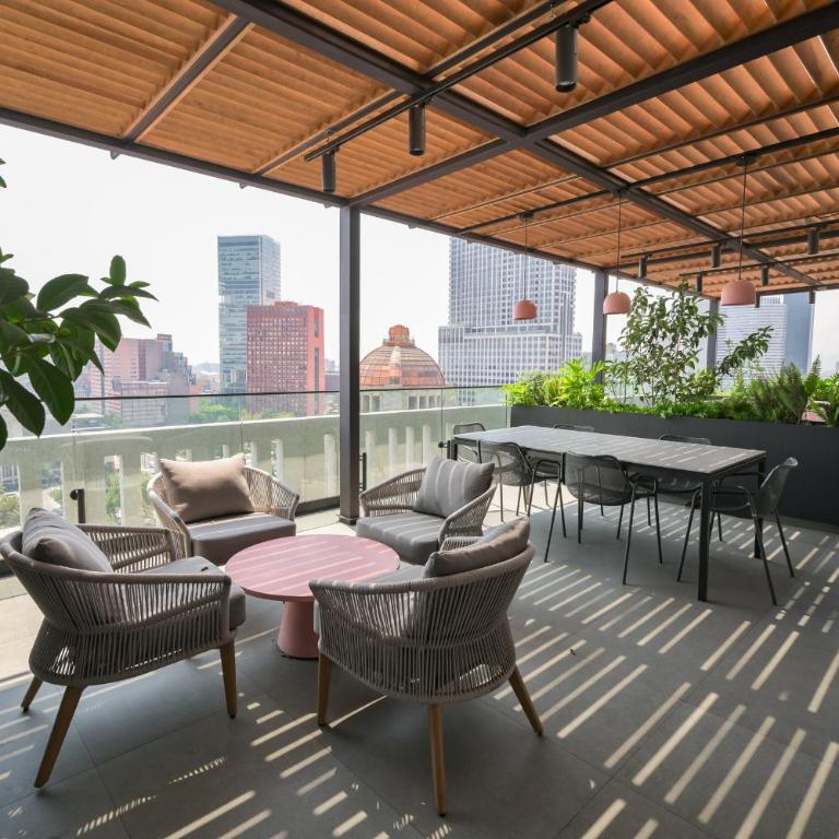 Private terrace overlooking the Monument to the Revolution - One-Bedroom Apartment - 21