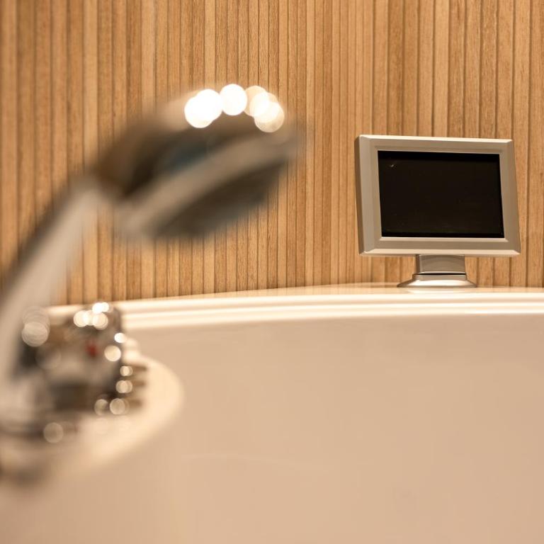 Loto Bloom Suites & Rooms - Appartamento con 1 Camera da Letto e Vasca Idromassaggio - 8
