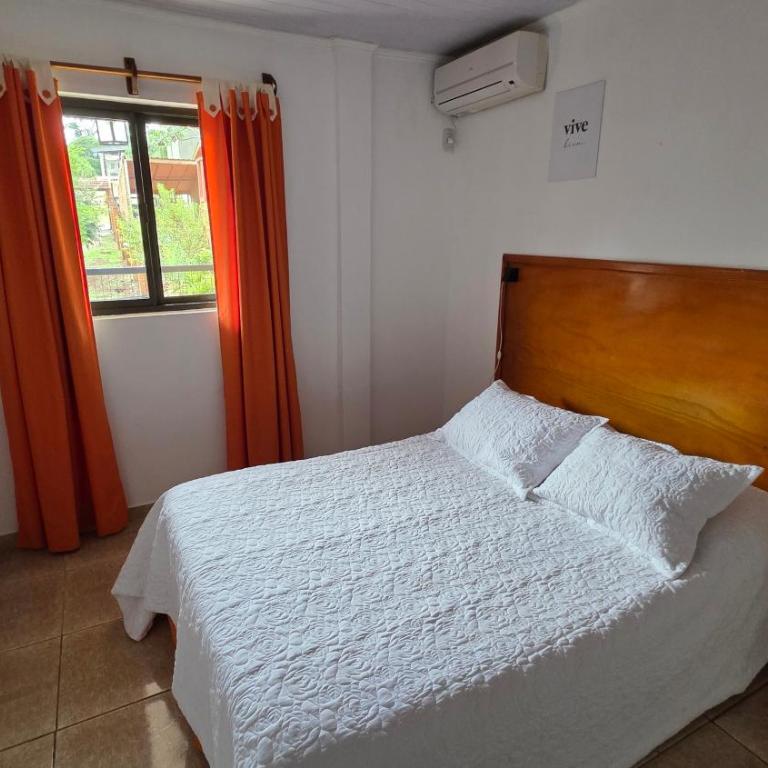 Departamento Céntrico con Balcón y Pileta en Puerto Iguazú - Apartamento con vistas a la piscina - 1