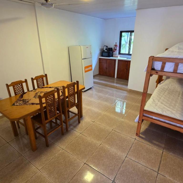 Departamento Céntrico con Balcón y Pileta en Puerto Iguazú - Apartamento con vistas a la piscina - 2