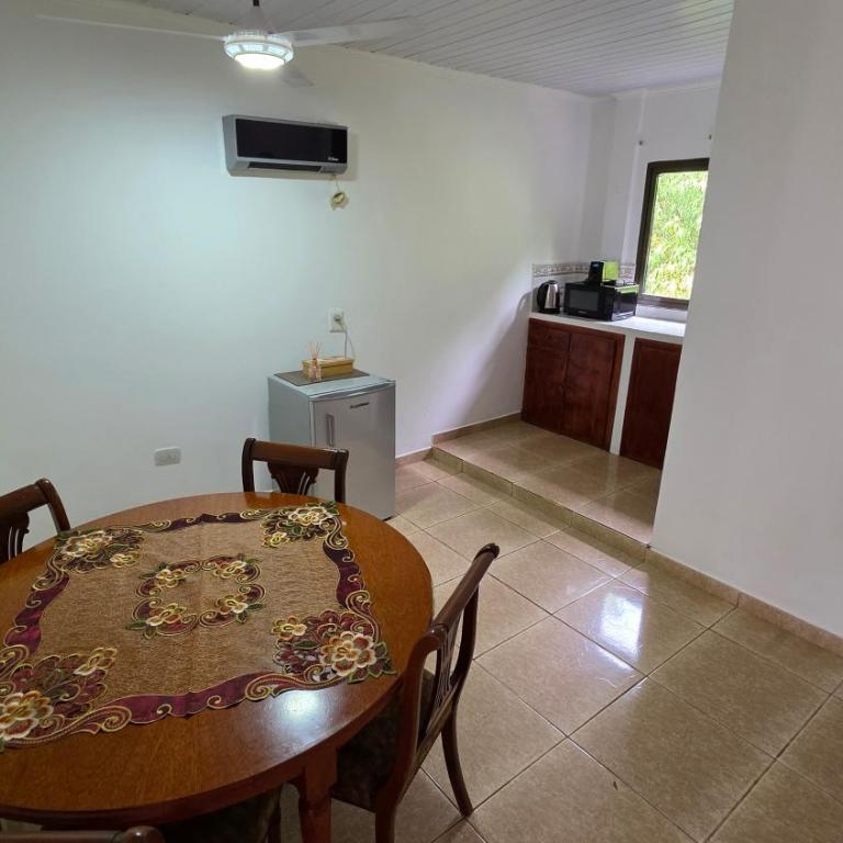 Departamento Céntrico con Balcón y Pileta en Puerto Iguazú - Apartamento con vistas a la piscina - 1