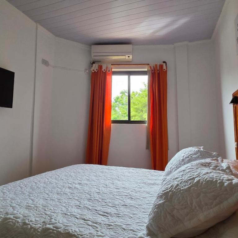 Departamento Céntrico con Balcón y Pileta en Puerto Iguazú - Apartamento con vistas a la piscina - 3