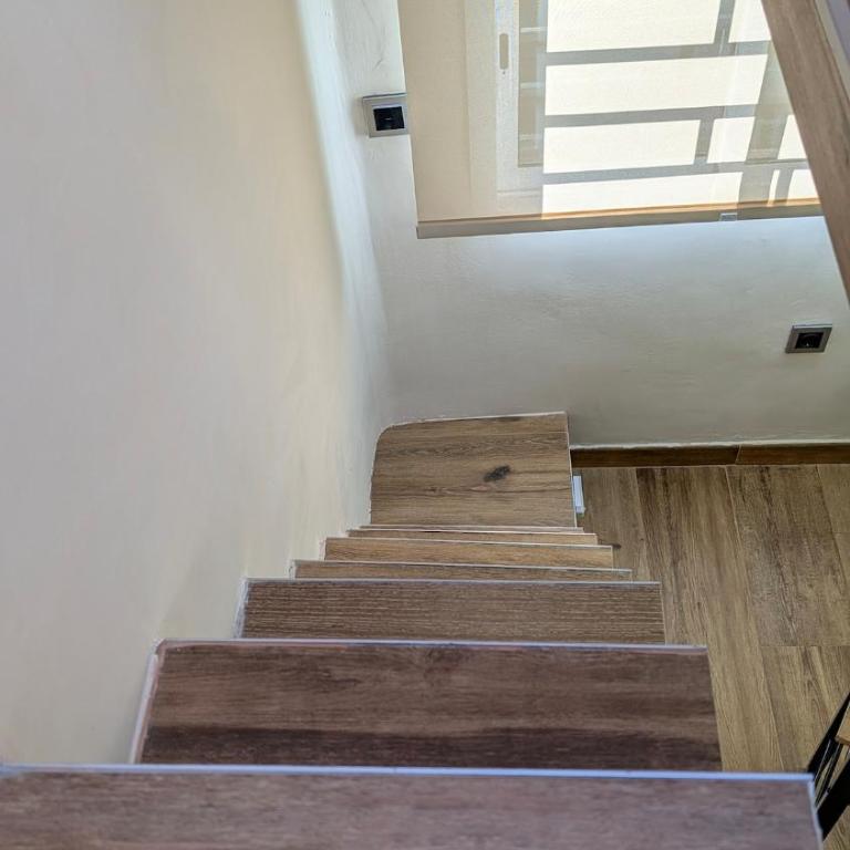 Brand-New Duplex Next to the Metro - Apartamento de 1 dormitorio - 35