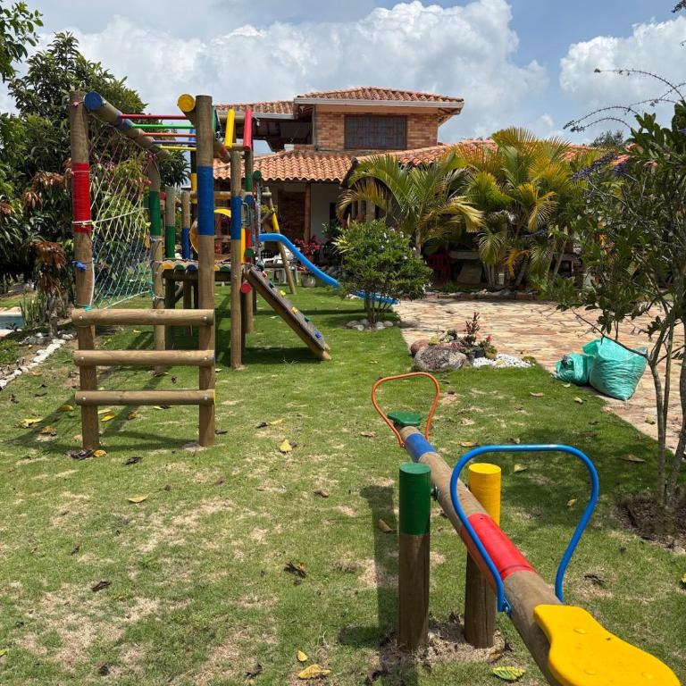 Cabaña familiar con piscina y una gran vista - Casa de 4 dormitorios - 56