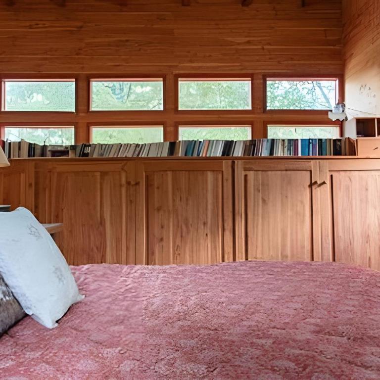 Dream Home Amid Native Trees - Three-Bedroom House - 17