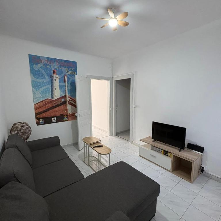 Lestanot de Balaruc - Charmant appartement de 65m2 avec 2 chambres en RDC et un jardin de 45m2 - A proximité de parkings gratuits et commerces - Appartement 2 Chambres - 12