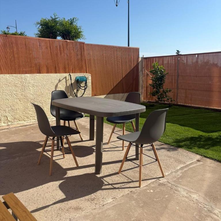 Lestanot de Balaruc - Charmant appartement de 65m2 avec 2 chambres en RDC et un jardin de 45m2 - A proximité de parkings gratuits et commerces - Appartement 2 Chambres - 15