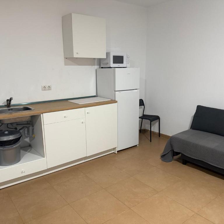 Hostal Apartamentos Playa del Palo - Studio - 1