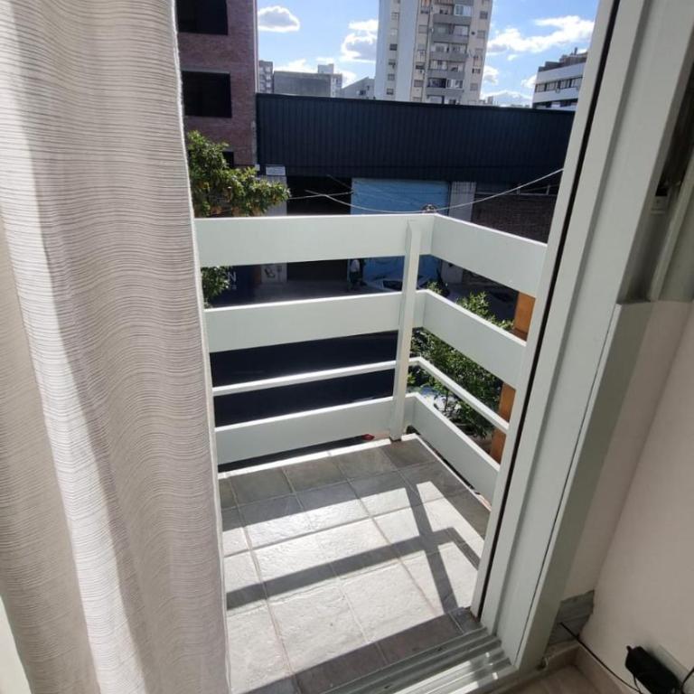 Departamento en Rosario a pasos de Avenida Pellegrini - Apartamento de 1 dormitorio - 2