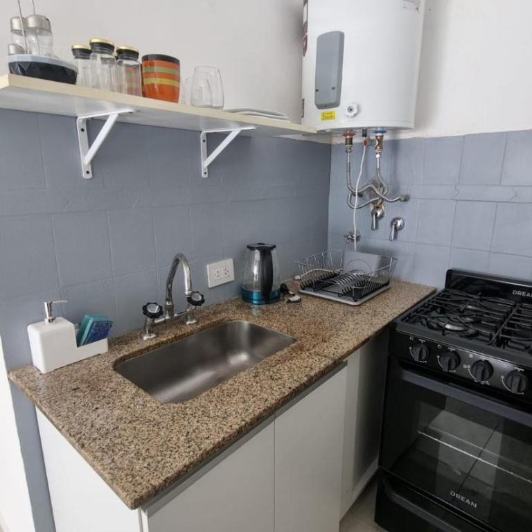 Departamento en Rosario a pasos de Avenida Pellegrini - Apartamento de 1 dormitorio - 16