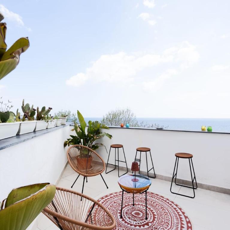 Quintessenza Marina Holiday Home - Appartamento con 2 Camere da Letto, Terrazza e Vista Mare - 1