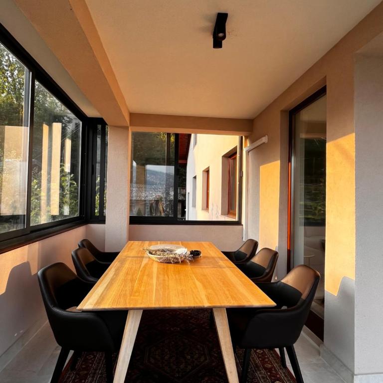 Urban Oasis Sarajevo - Panoramic View near Old Town - Three-Bedroom Apartment with Balcony - 10