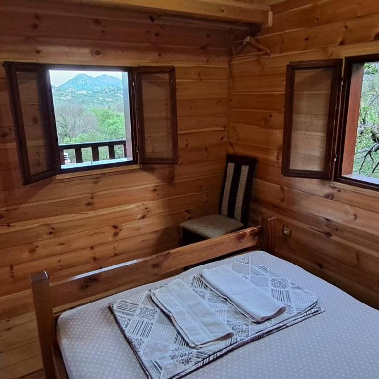 TreeHouse - One-Bedroom Chalet - 10