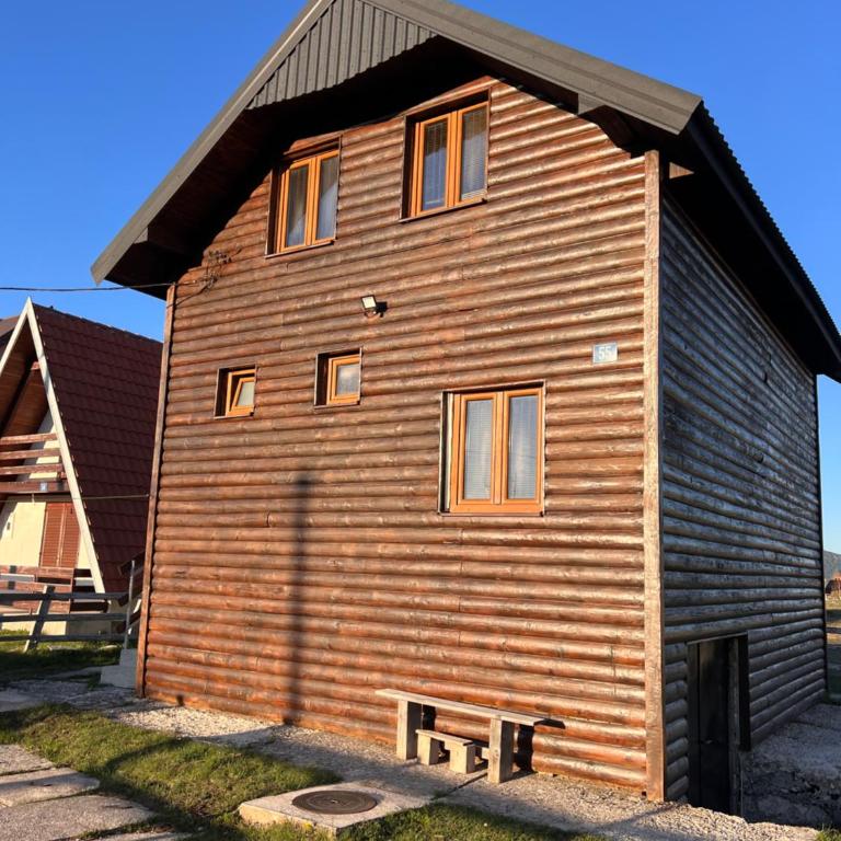 brown bear lodge - Three-Bedroom House - 1