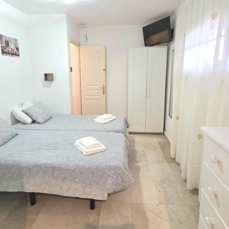 Caleta Beach Apartment - Two-Bedroom Apartment - 2