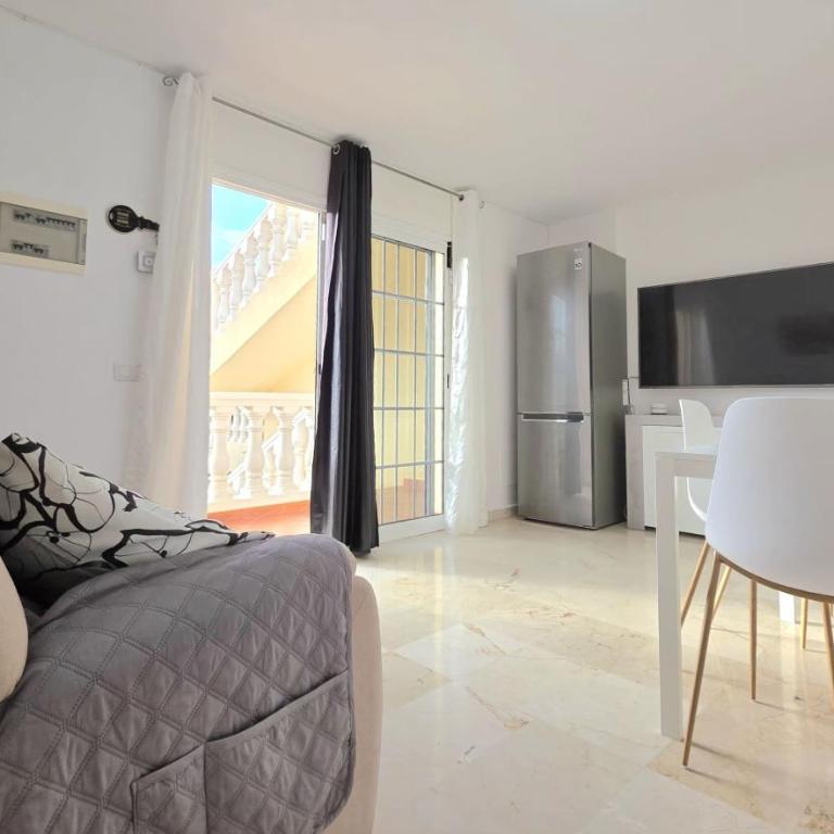 Caleta Beach Apartment - Two-Bedroom Apartment - 6