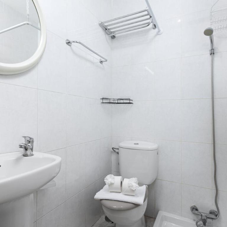 Caleta Beach Apartment - Two-Bedroom Apartment - 7