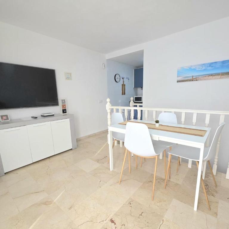 Caleta Beach Apartment - Two-Bedroom Apartment - 13