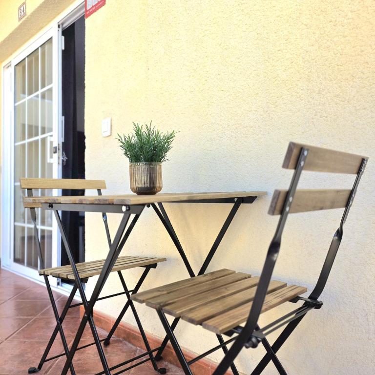 Caleta Beach Apartment - Two-Bedroom Apartment - 18