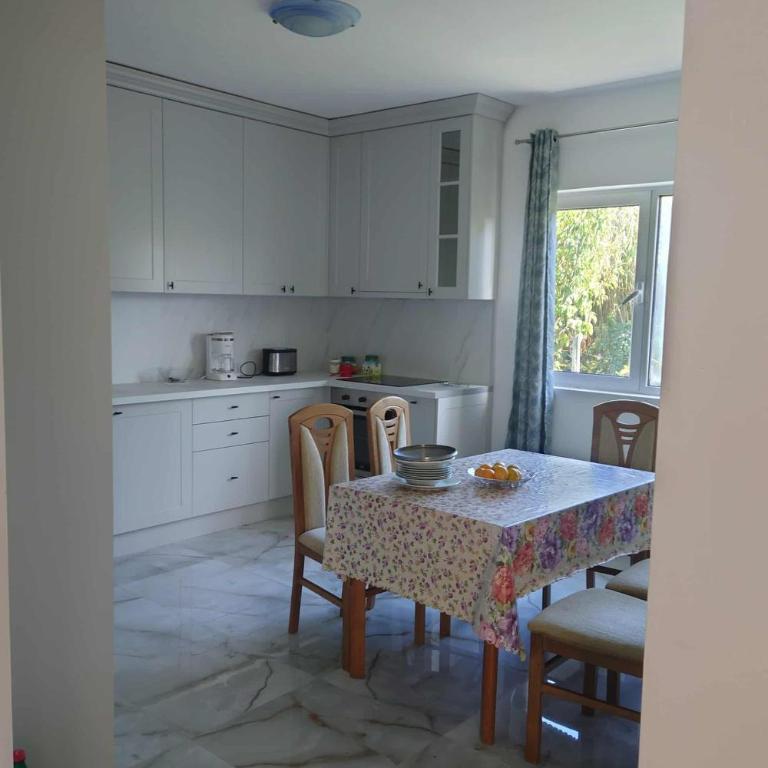 Komnenic Homestay - Kuća sa 3 Spavaće Sobe - 1