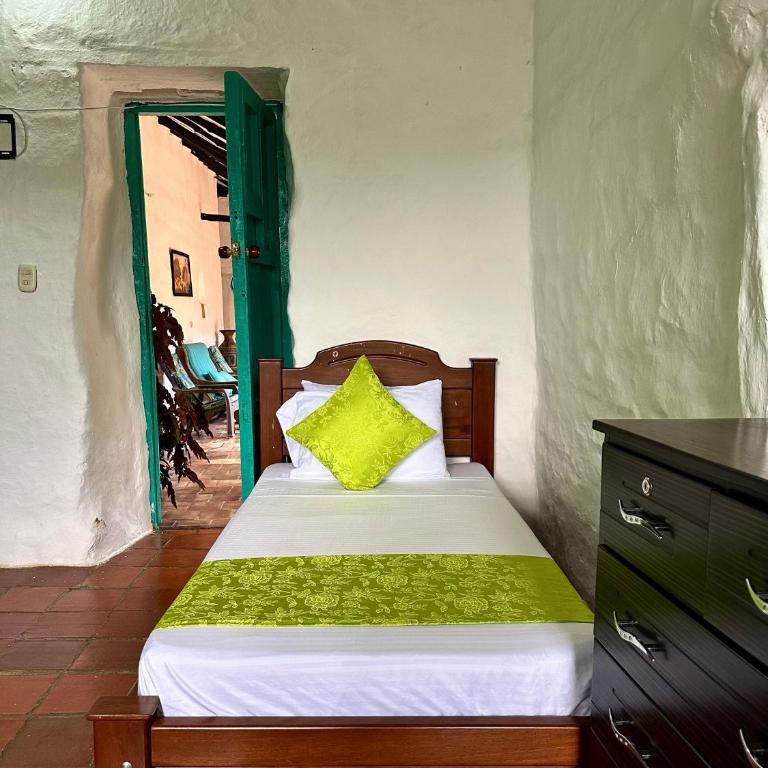 Casa Grande Arbolito - Triple Room with Private External Bathroom - 1