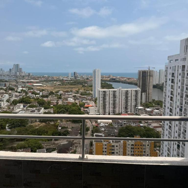 Apartamento de 3 habitaciones amoblado cerca de la playa - Three-Bedroom Apartment - 24