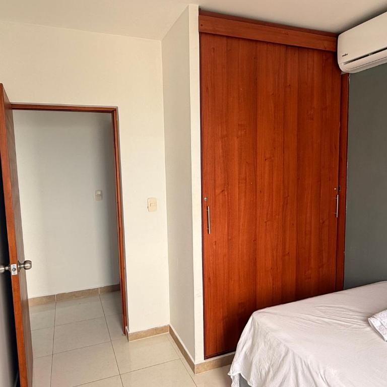 Apartamento de 3 habitaciones amoblado cerca de la playa - Three-Bedroom Apartment - 14